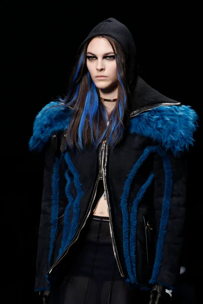 Look 17
